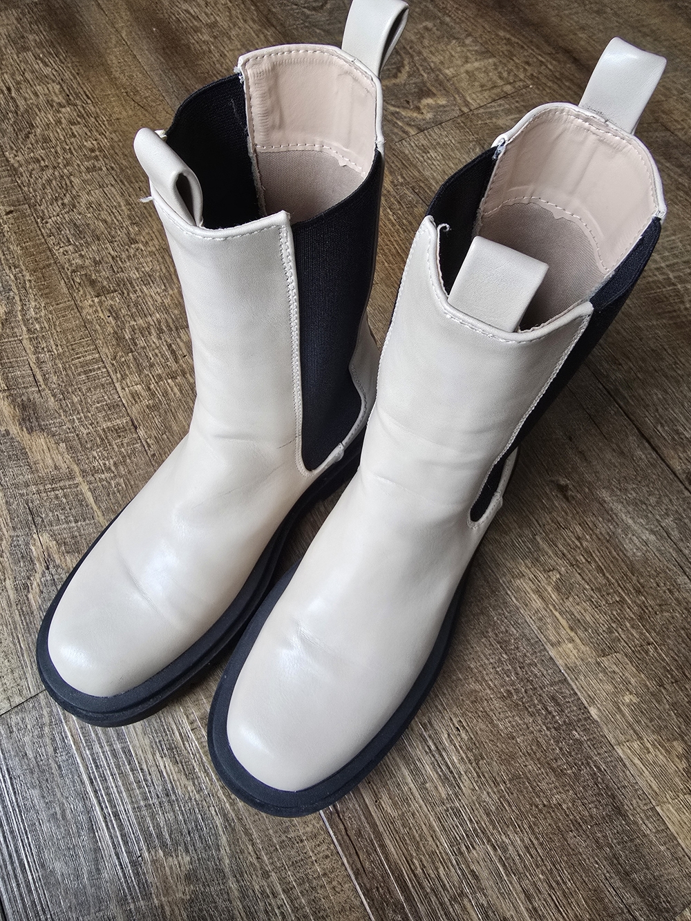 ​PIECES Cream Off-White Chunky Lug Sole Chelsea Boots Size 36 (US 6)